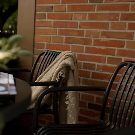 Zen - 2 Bedrooms - Kitchen - Balcony - Modern