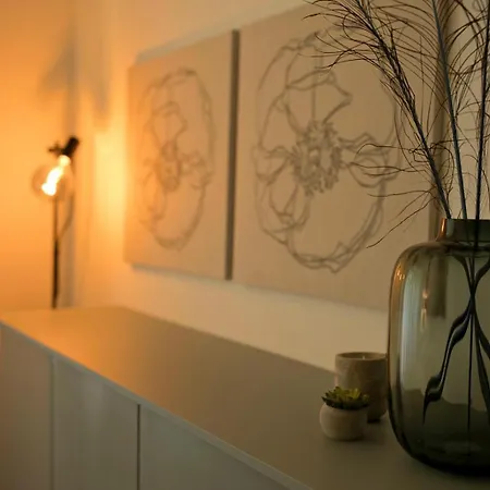 Zen - 2 Bedrooms - Kitchen - Balcony - Modern *